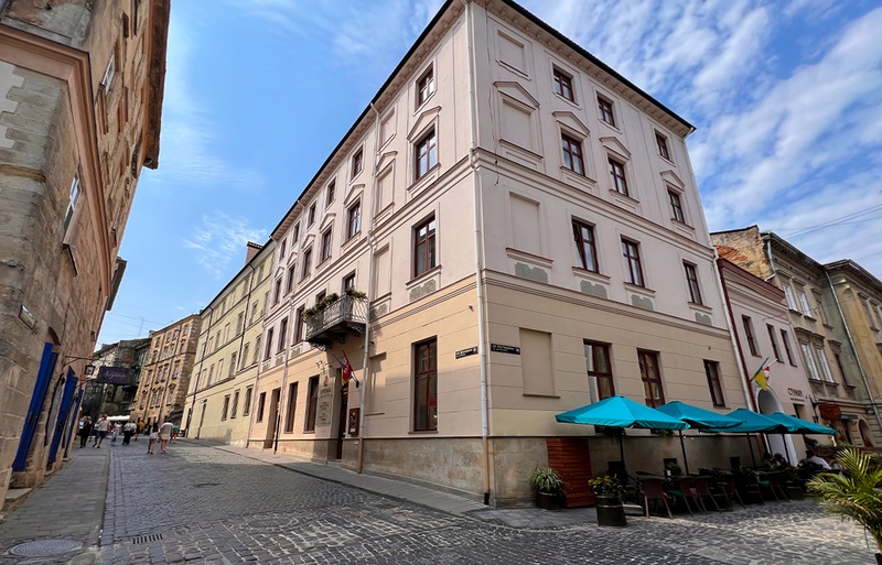 Різдвяні ярмарки Львова: відстань пішки від ваших готелів Optima