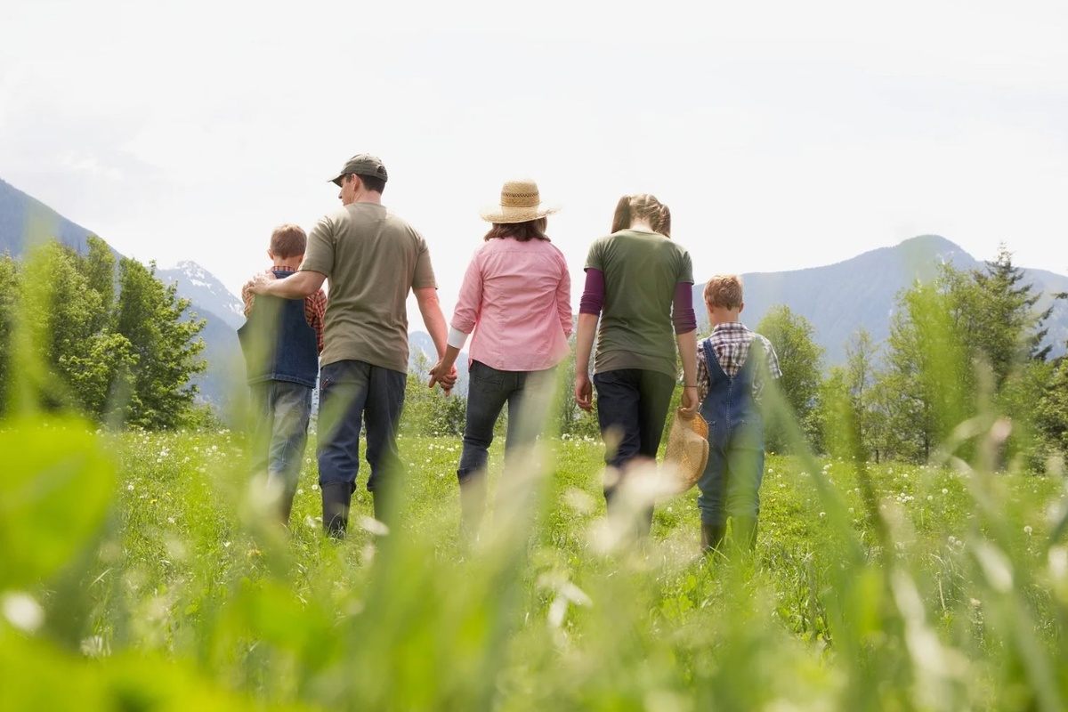 Family tour to Polyana