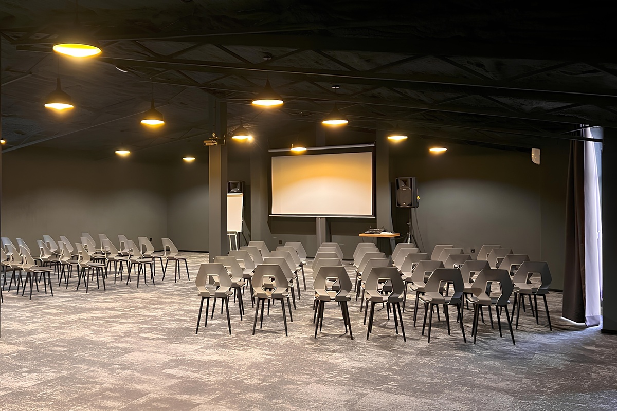 Special Weekend Offer for Business Events: 15% Off Conference Hall Rental